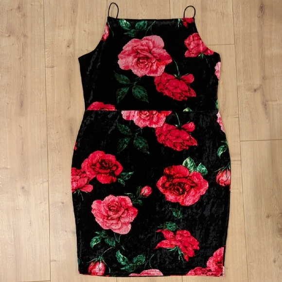 Floral Crushed Velvet Party Dress - Stretchy - Picture 8 of 8
